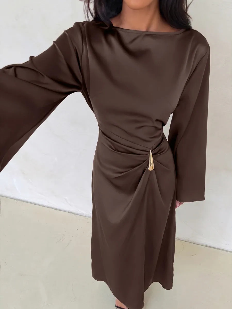 SHEIN Aloruh فستان ساتان طويل بياقة دائرية وأكمام بفتحات وتنورة مكشكشة بلون بني