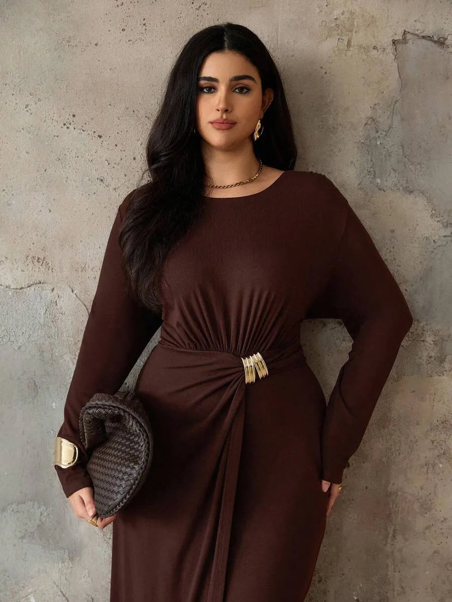 SHEIN Roveilla فستان نسائي بياقة دائرية وتفاصيل معدنية بلون بني