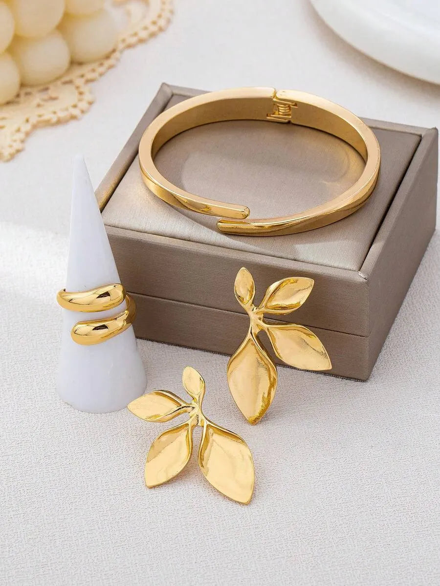 SHEIN طقم مجوهرات نسائي بتصميم زهري وقطرات ماء بلون ذهبي أصفر