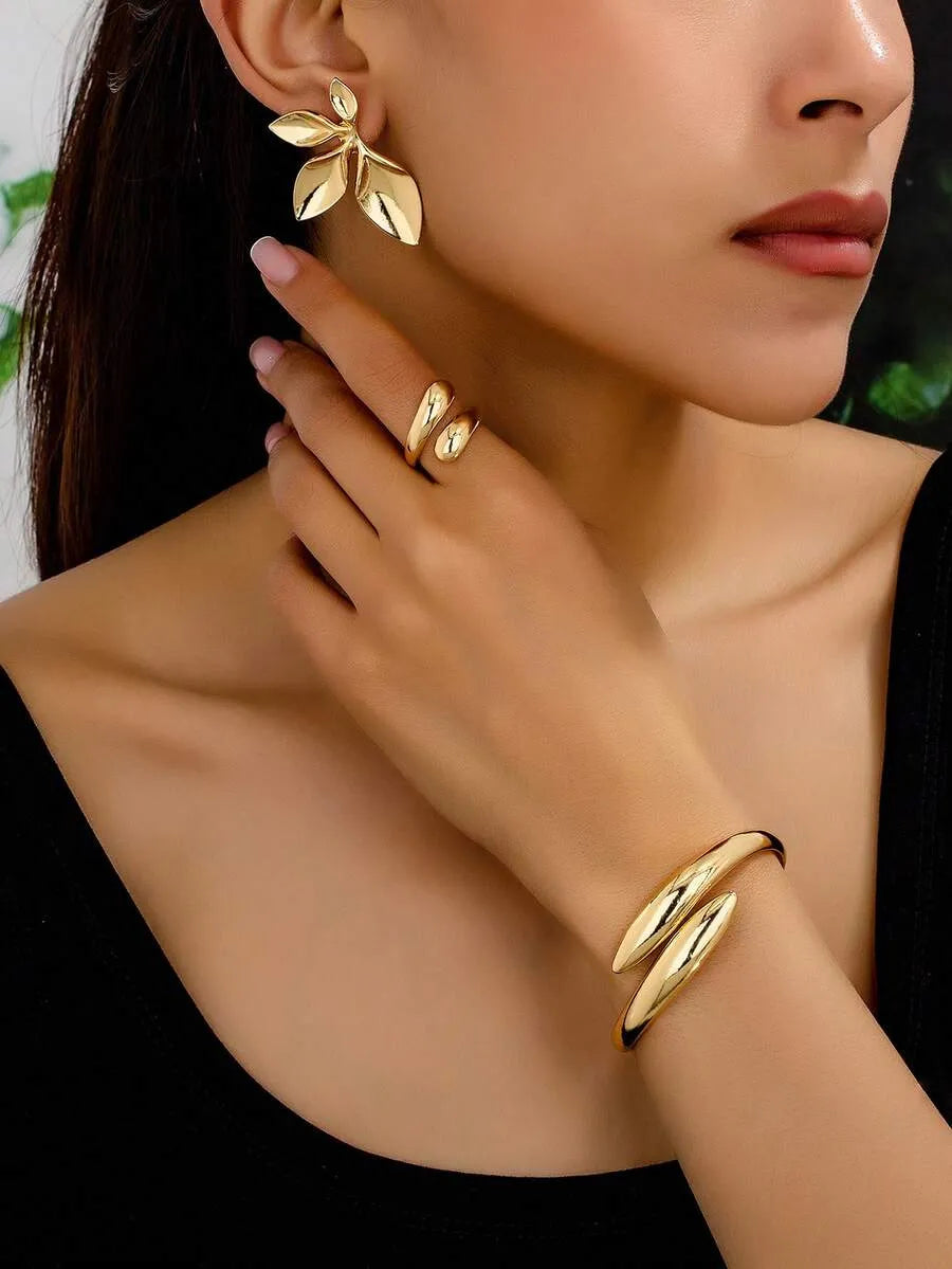 SHEIN طقم مجوهرات نسائي بتصميم زهري وقطرات ماء بلون ذهبي أصفر