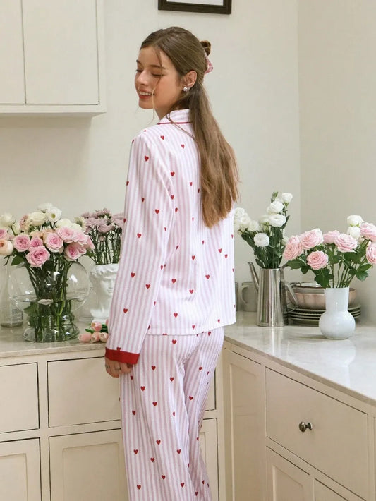 SHEIN طقم قطعتين بيجاما بأكمام طويلة وبنطلون بطبعة قلوب مخططة متعدد الألوان