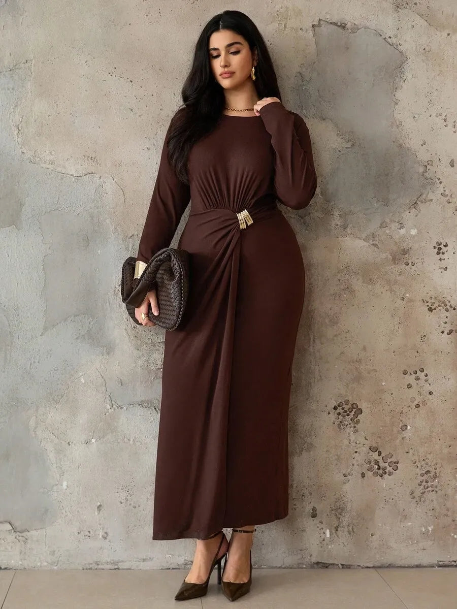 SHEIN Roveilla فستان نسائي بياقة دائرية وتفاصيل معدنية بلون بني