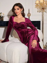 SHEIN Modelyn فستان مخملي طويل بياقة قلب وأكمام بفتحات وثنيات بلون أحمر