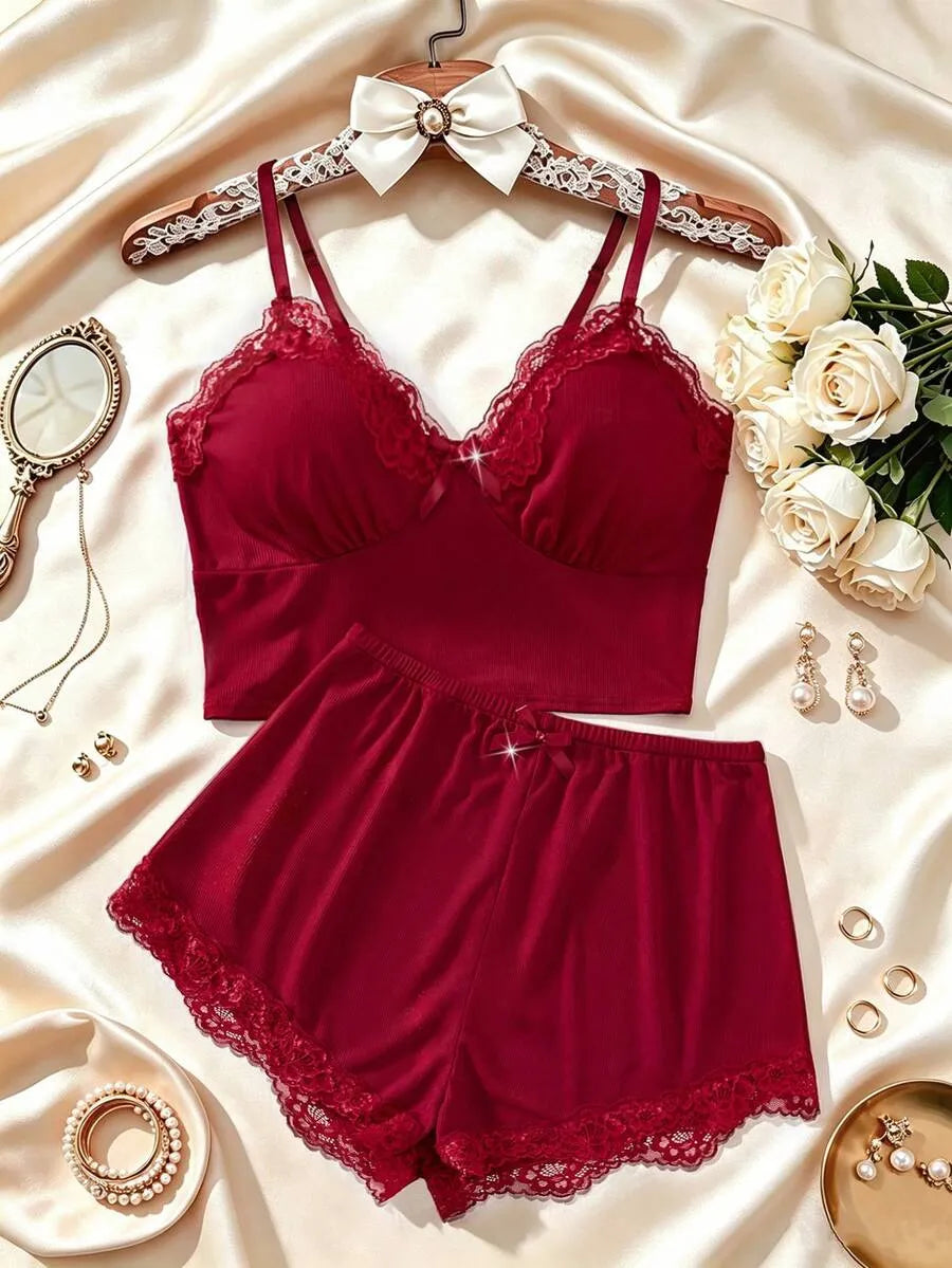 SHEIN طقم قطعتين كاميسول دانتيل بفيونكة + شورت بخصر مطاطي بلون عنابي
