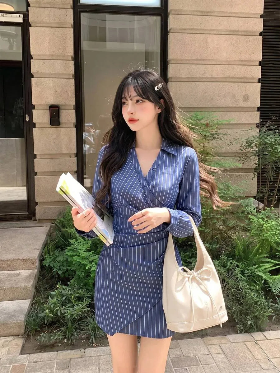 SHEIN MOD فستان قميص نسائي ميني بياقة وأكمام طويلة بتصميم لف وخطوط بلون أزرق بحري