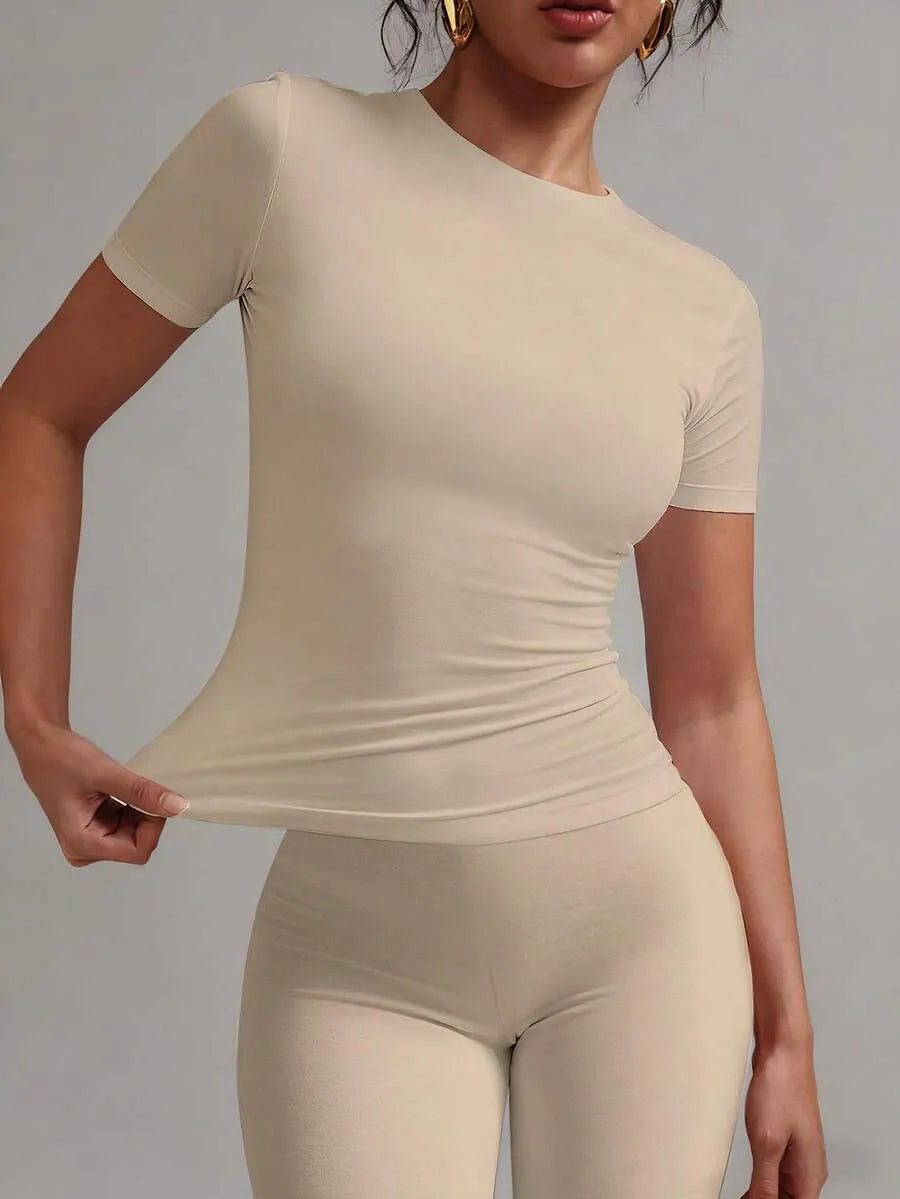 SHEIN XLLAIS تي شيرت نسائي ضيق بأكمام قصيرة وياقة دائرية بلون دقيق الشوفان