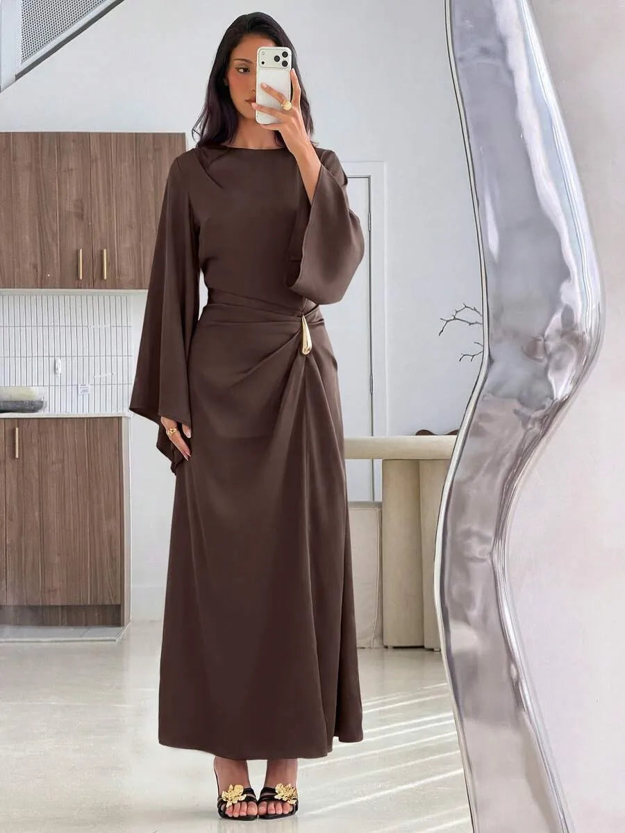 SHEIN Aloruh فستان ساتان طويل بياقة دائرية وأكمام بفتحات وتنورة مكشكشة بلون بني