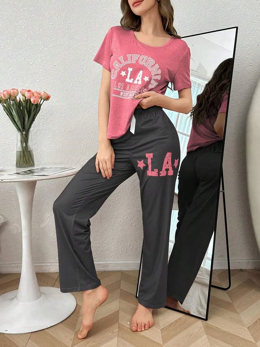 SHEIN طقم بيجامة قطعتين بأكمام قصيرة وبنطلون طويل بطبعة حروف متعدد الألوان