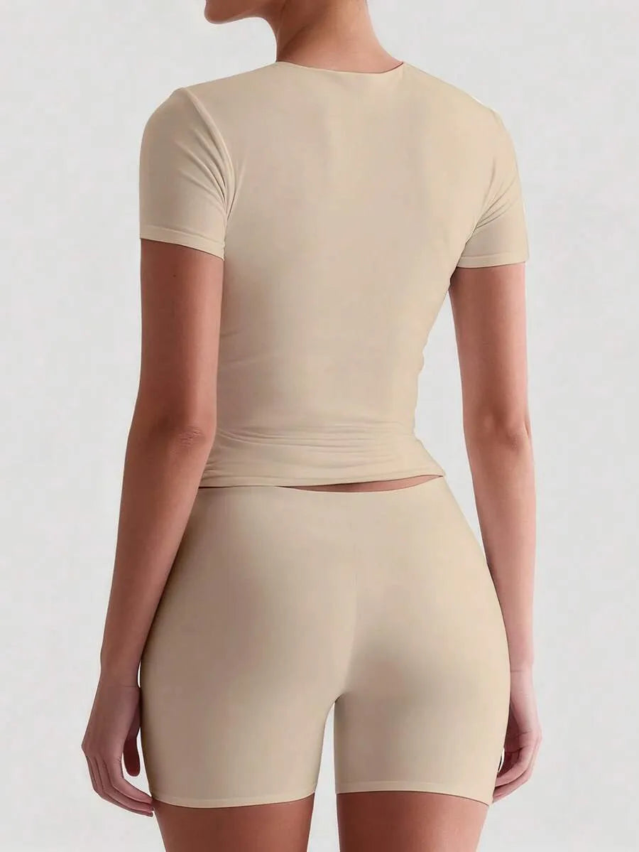 SHEIN XLLAIS تي شيرت نسائي ضيق بأكمام قصيرة وياقة دائرية بلون دقيق الشوفان