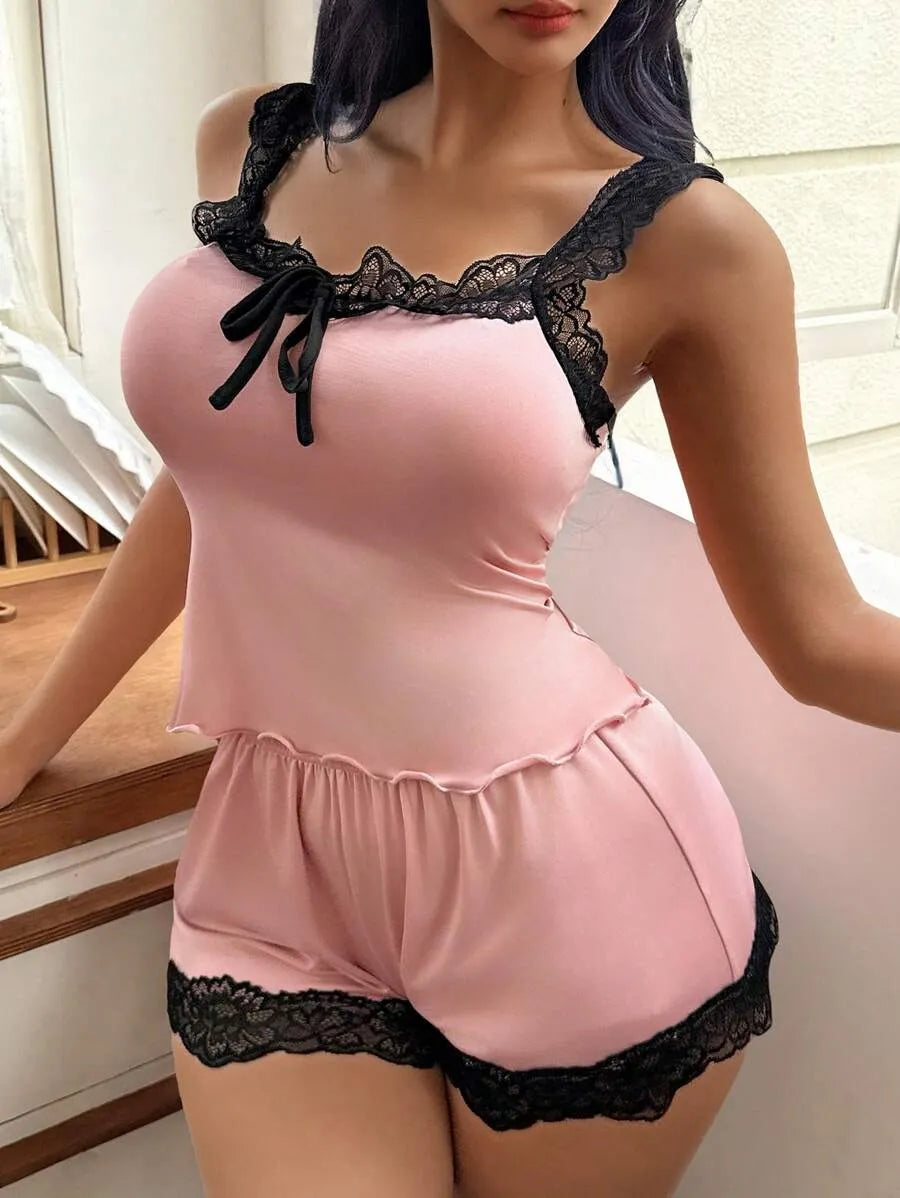 SHEIN طقم بيجاما قطعتين كاميسول دانتيل وشورت بلون وردي