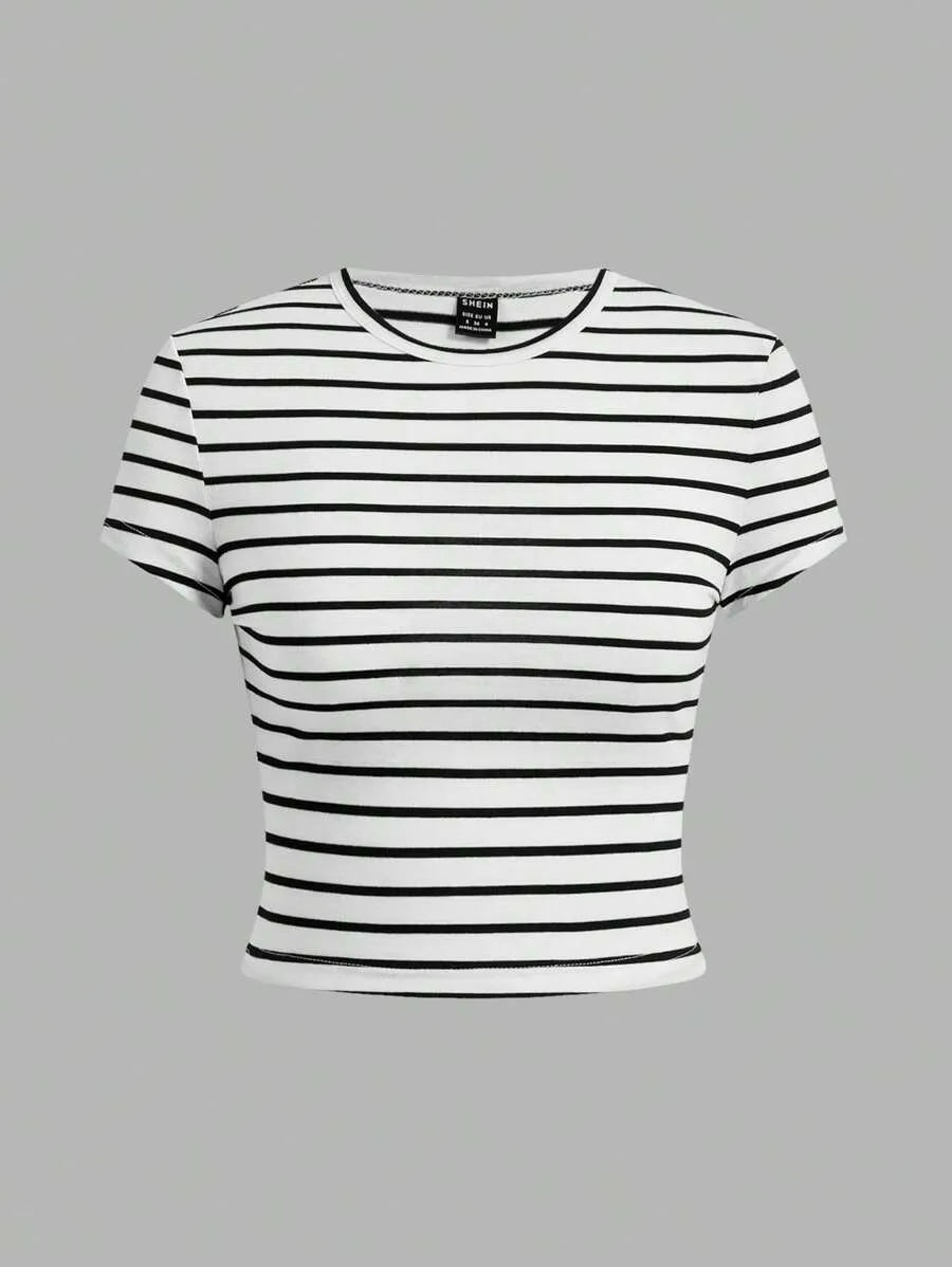 SHEIN EZwear مجموعة 4 قطع تي شيرت نسائي قصير بطبعة دب وسيارة أبيض وأسود