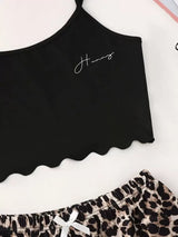 SHEIN طقم قطعتين بيجامة بتوب بحمالات وشورت بطبعة نمر وحروف