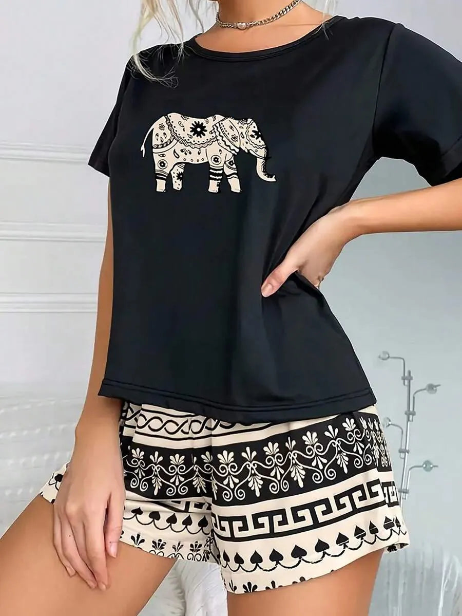 SHEIN طقم نوم بطبعة فيل بأكمام قصيرة بلون أسود