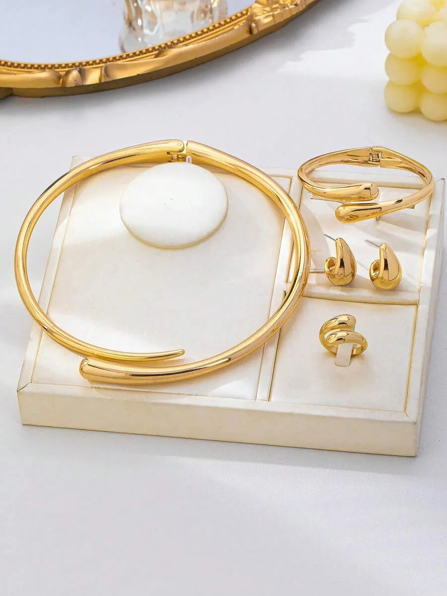 SHEIN طقم مجوهرات نسائي سوار وخاتم وقلادة وأقراط بتصميم قطرة ماء بلون ذهبي أصفر