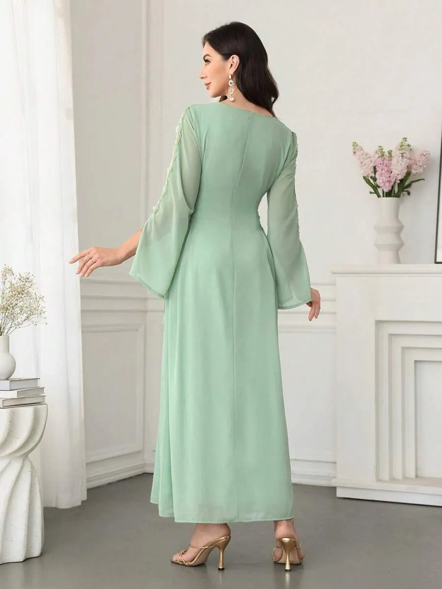 SHEIN Najma جلابية عربية طويلة بياقة وأكمام طويلة وتفاصيل دانتيل بلون أخضر
