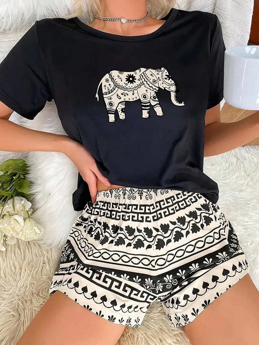 SHEIN طقم نوم بطبعة فيل بأكمام قصيرة بلون أسود