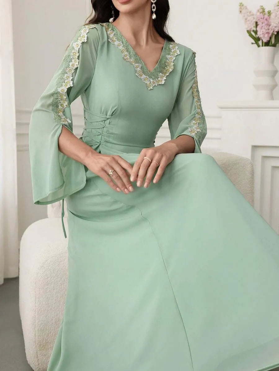 SHEIN Najma جلابية عربية طويلة بياقة وأكمام طويلة وتفاصيل دانتيل بلون أخضر