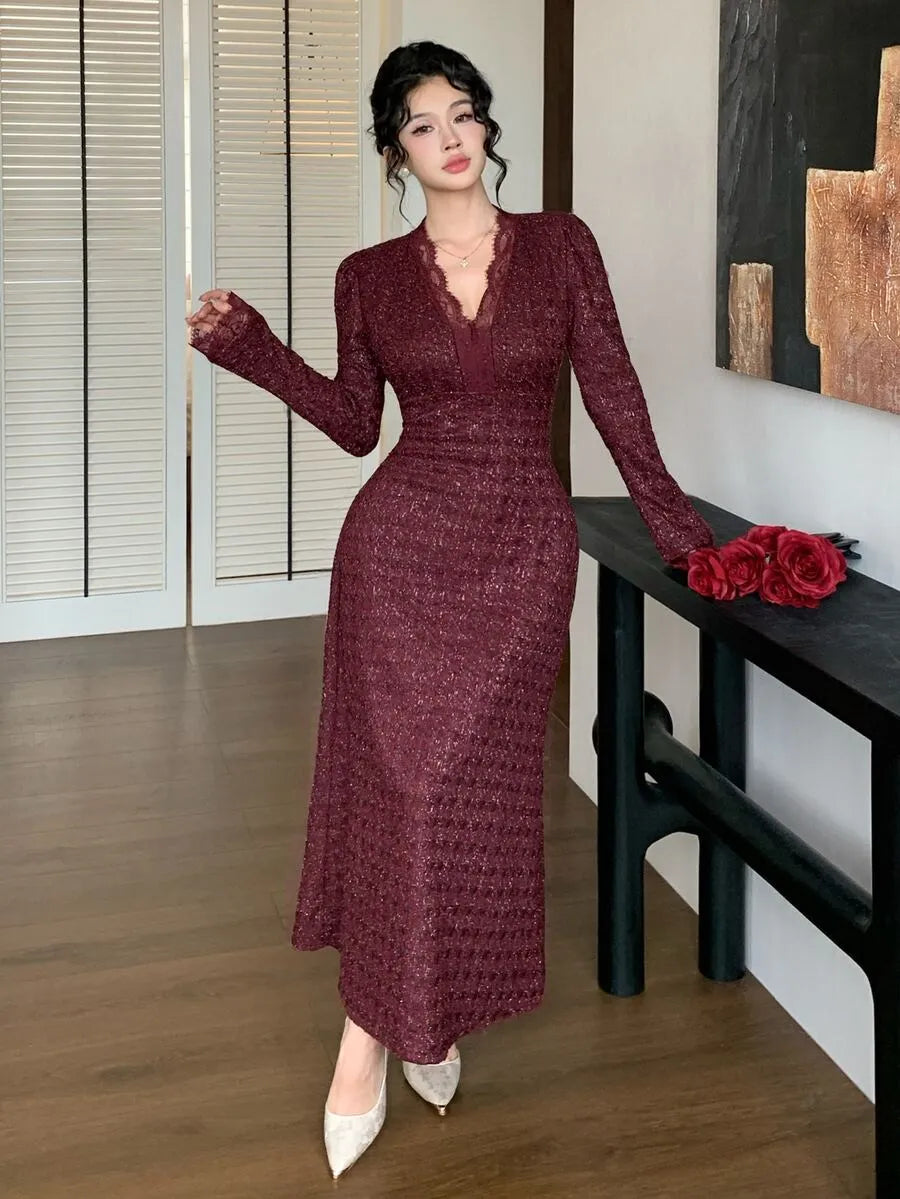 SHEIN DAZY فستان دانتيل طويل بياقة وأكمام بتلات وخصر مشدود بلون عنابي