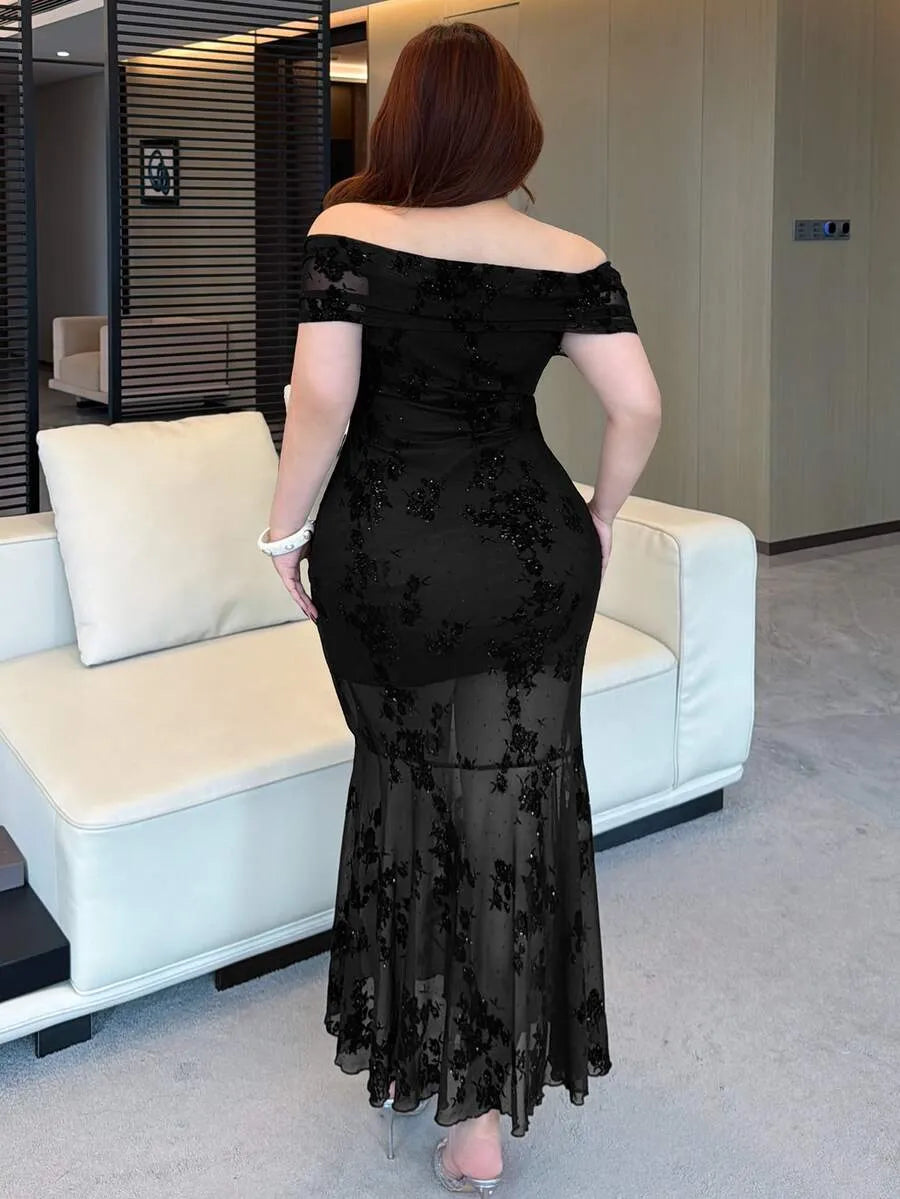 SHEIN REIGN AVE فستان سهرة من الساتان بتطريز مخملي وكتف مكشوف بلون أسود
