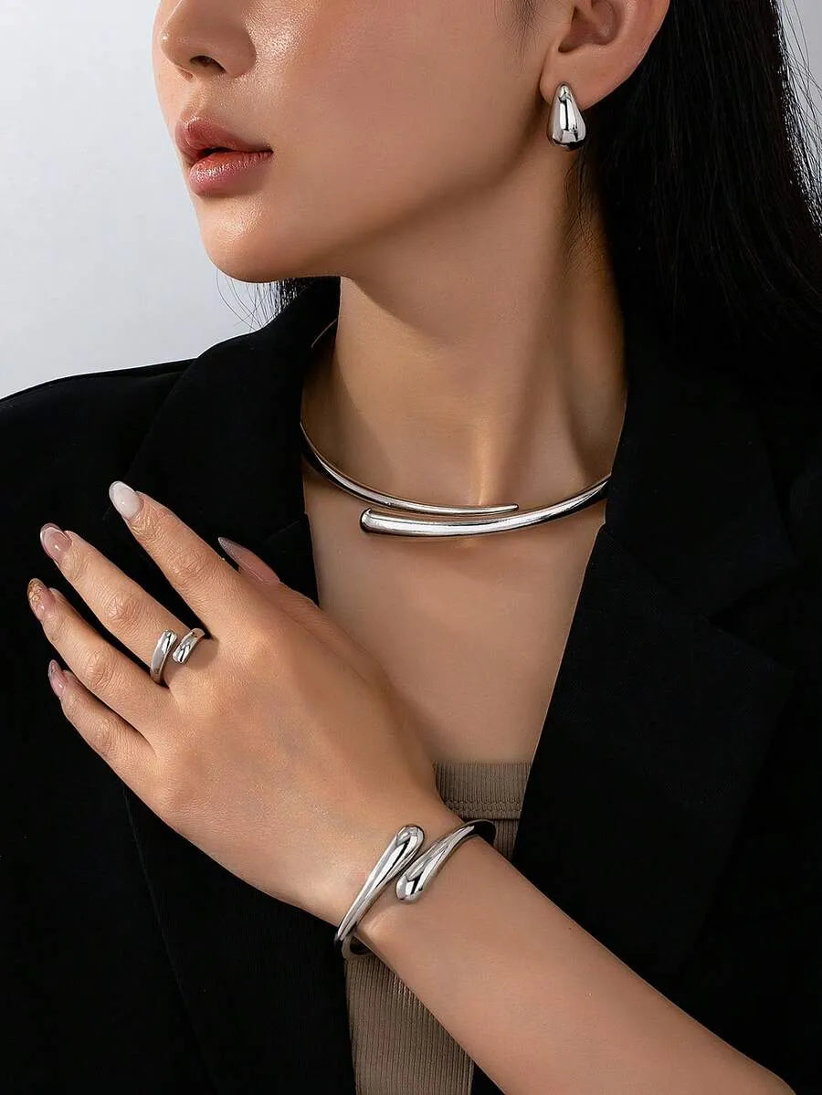 SHEIN طقم مجوهرات نسائي سوار وخاتم وقلادة وأقراط بتصميم قطرة ماء بلون ذهبي أصفر