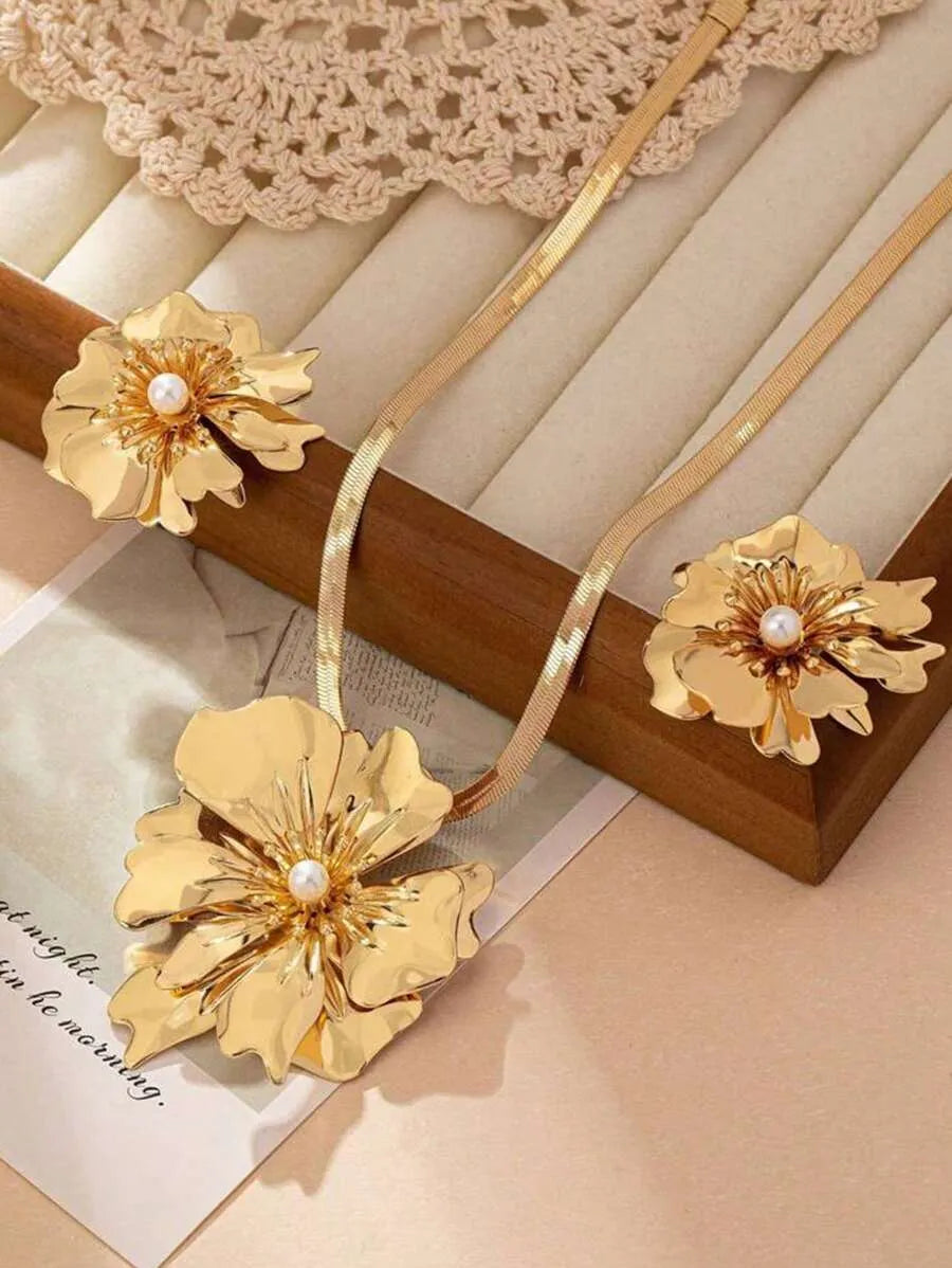 SHEIN GARMEND طقم مجوهرات نسائي 3 قطع قلادة وأقراط بتصميم زهرة بلون ذهبي أصفر