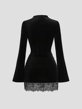 SHEIN Sweetra فستان ميني ضيق بياقة نصف عالية وأكمام واسعة وثنيات وحافة دانتيل بلون أسود