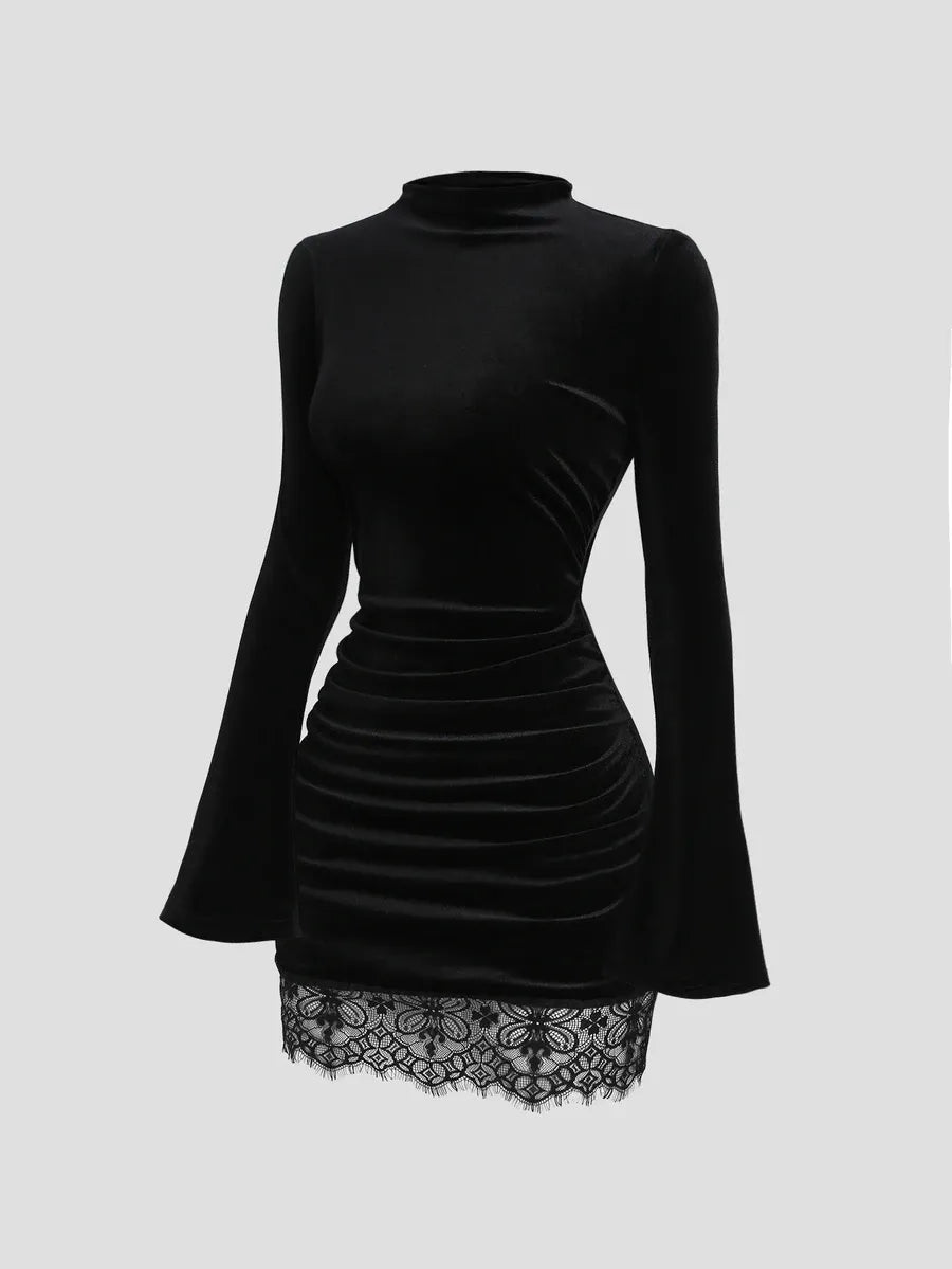 SHEIN Sweetra فستان ميني ضيق بياقة نصف عالية وأكمام واسعة وثنيات وحافة دانتيل بلون أسود