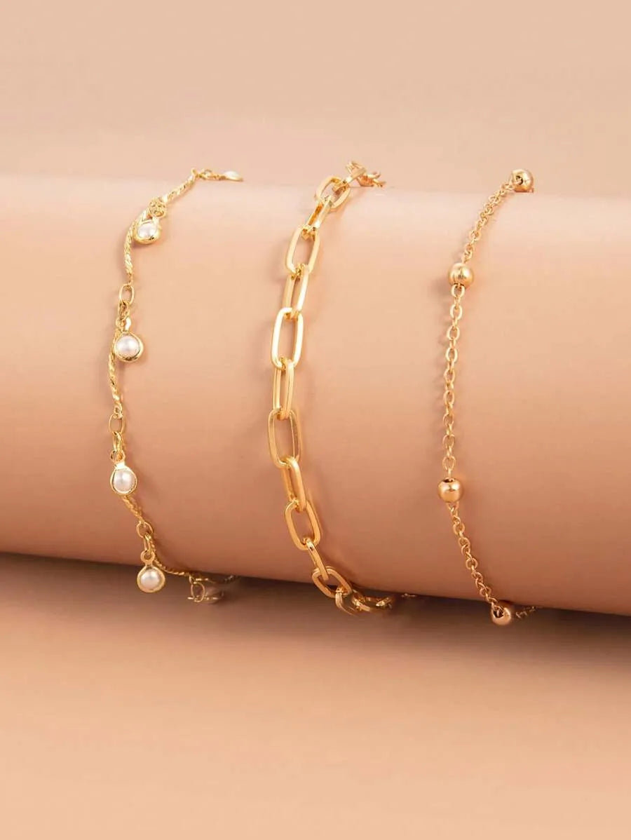 SHEIN مجموعة 3 قطع أساور نسائية بتصميم فراشة وخرز اللؤلؤ الصناعي بلون ذهبي أصفر