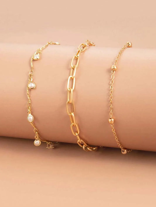 SHEIN مجموعة 3 قطع أساور نسائية بتصميم فراشة وخرز اللؤلؤ الصناعي بلون ذهبي أصفر