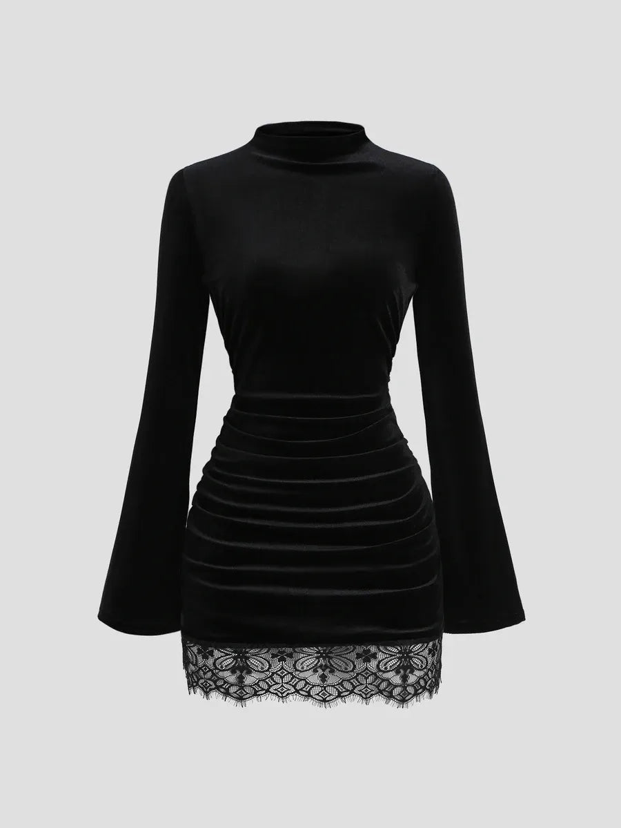 SHEIN Sweetra فستان ميني ضيق بياقة نصف عالية وأكمام واسعة وثنيات وحافة دانتيل بلون أسود