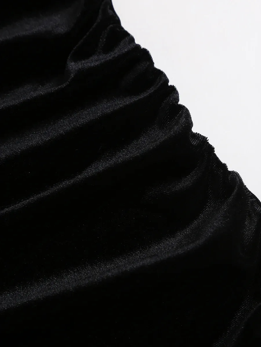 SHEIN Sweetra فستان ميني ضيق بياقة نصف عالية وأكمام واسعة وثنيات وحافة دانتيل بلون أسود