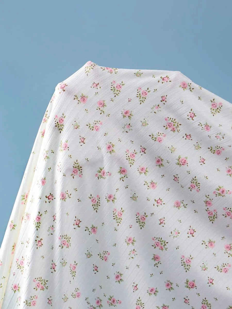 SHEIN CottageSlumber طقم بيجاما قطعتين بكامي مزخرف وشورت بلون أبيض