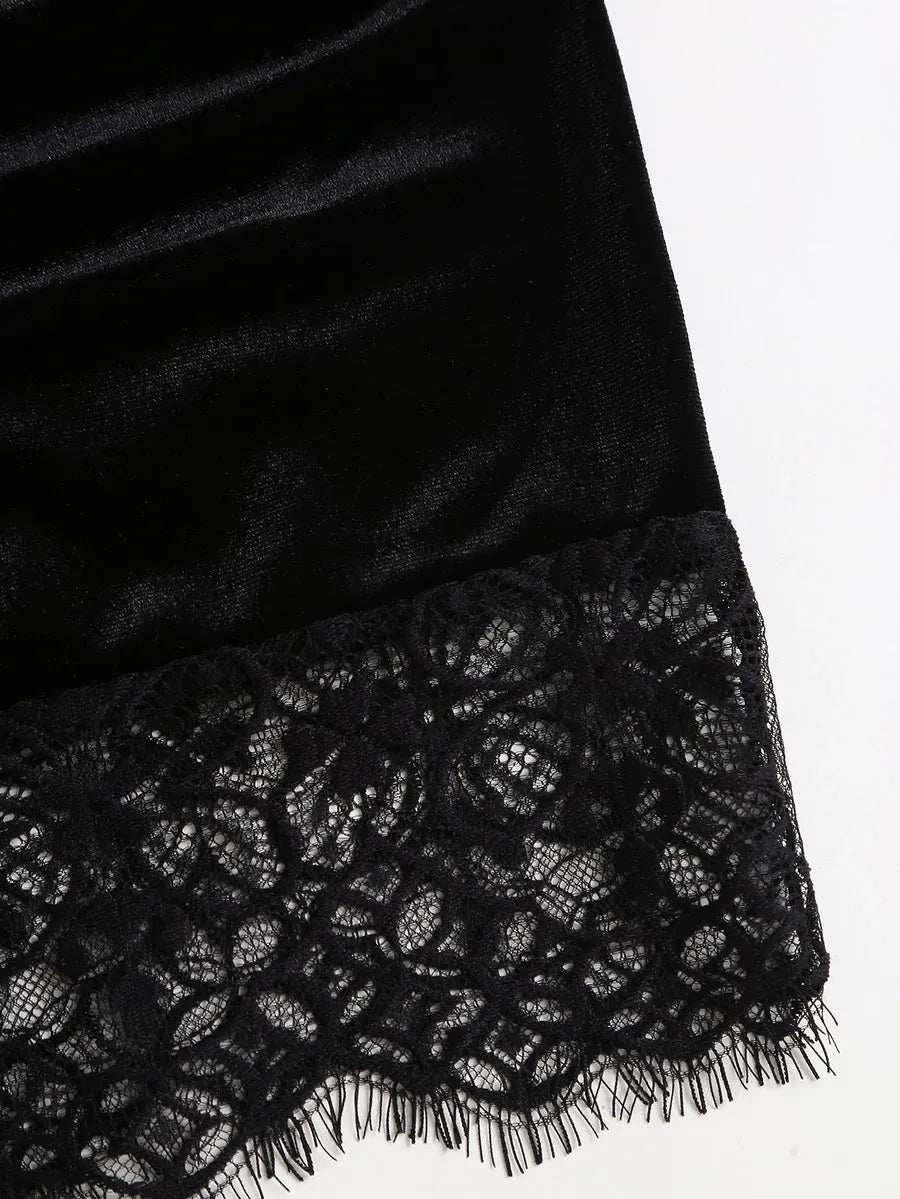 SHEIN Sweetra فستان ميني ضيق بياقة نصف عالية وأكمام واسعة وثنيات وحافة دانتيل بلون أسود