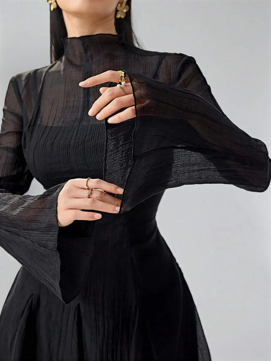 SHEIN Heiryn فستان بلون الأسود قصير بأكمام طويلة شبكية وتفاصيل منسدلة وثنيات