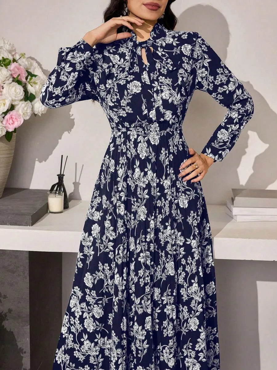 SHEIN Mulvari فستان ماكسي بياقة دائرية وأكمام طويلة بنقشة زهور بلون أزرق بحري