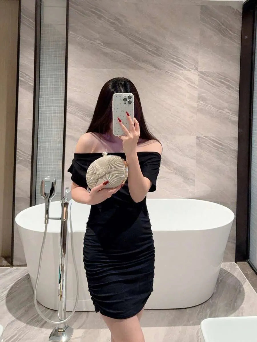 SHEIN حقيبة كلاتش بيضاوية صغيرة لامعة بفيونكة ورصاص ألماسي