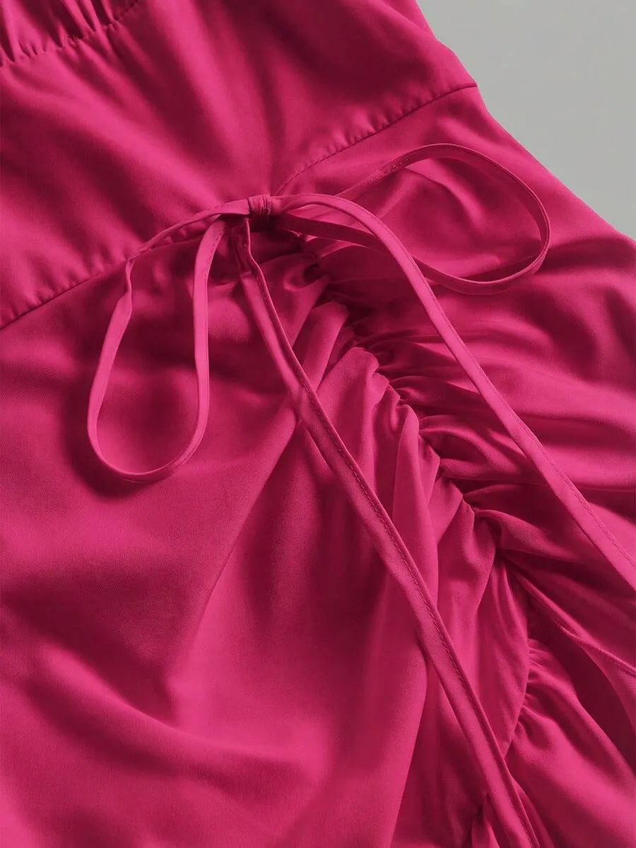 SHEIN MOD فستان طويل بياقة مربعة وأكمام قصيرة وكشكش بذيل غير متماثل بلون وردي أحمر