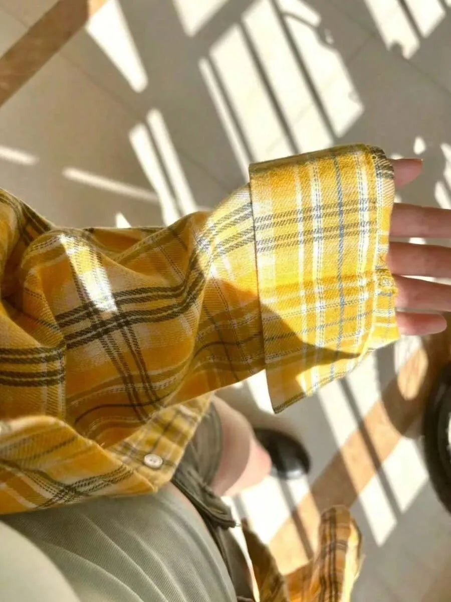 SHEIN جاكيت قميص نسائي فضفاض بنقشة مربعات وأزرار وجيوب بلون أصفر