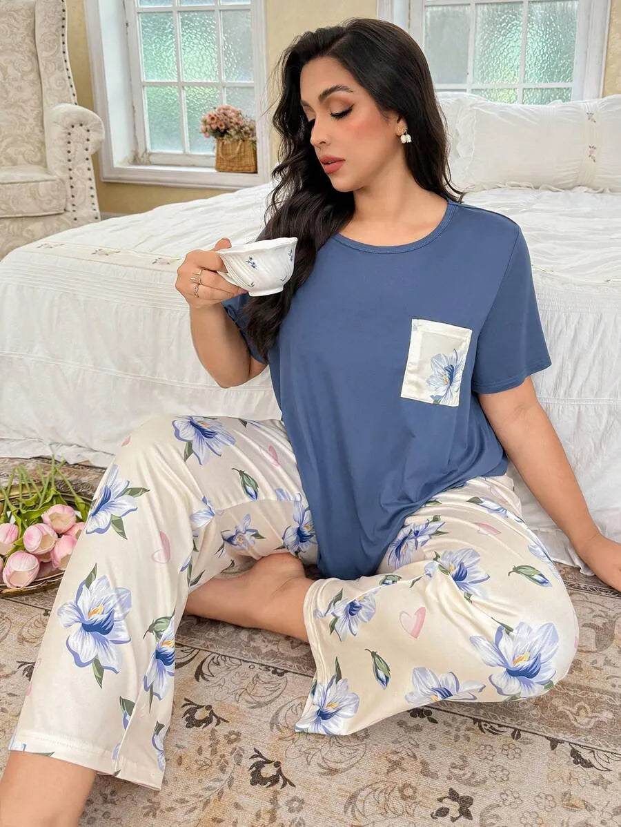 SHEIN CottageSlumber طقم بيجامة نسائي بلون أزرق بنقوش زهور وأكمام قصيرة