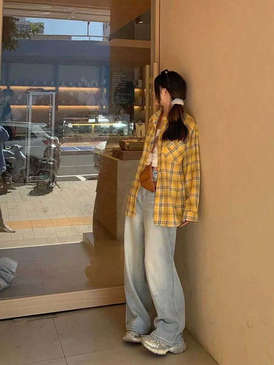 SHEIN جاكيت قميص نسائي فضفاض بنقشة مربعات وأزرار وجيوب بلون أصفر