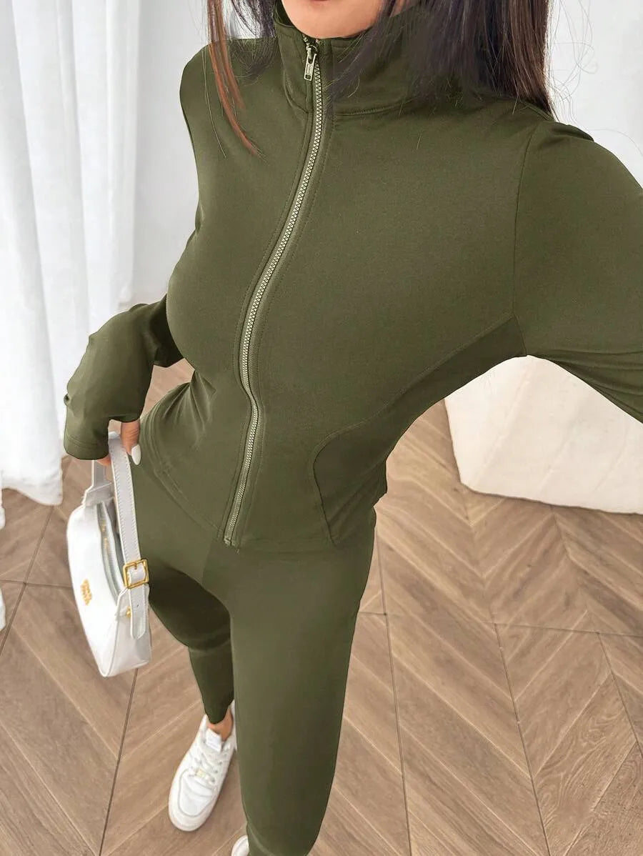 SHEIN EZwear طقم رياضي نسائي 3 قطع جاكيت بسحاب وتوب قصير وليجنز بلون أخضر عسكري
