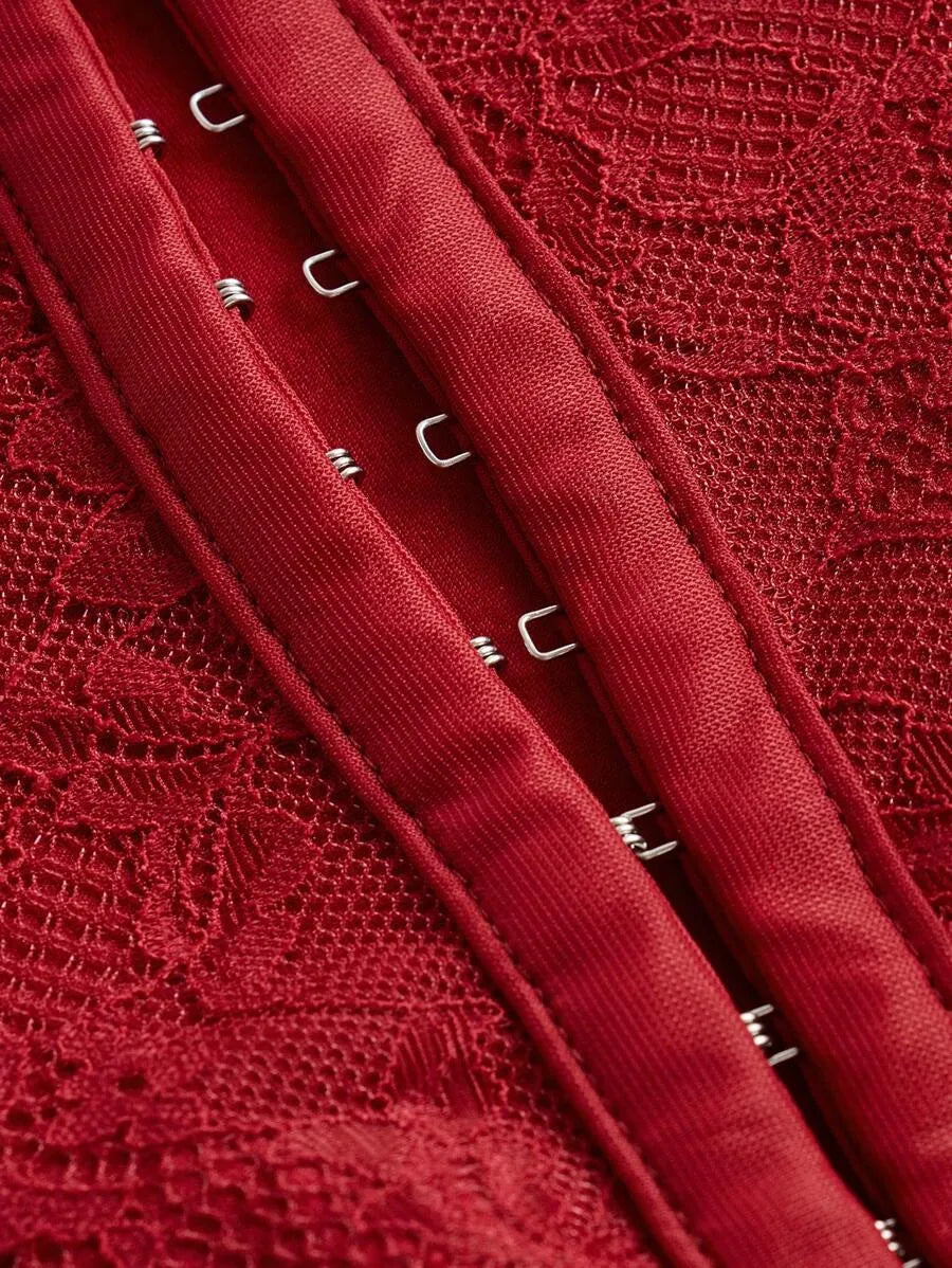SHEIN ICON فستان بلون عنابي اللون ميني ودانتيل مرقع وعارية الذراعين وكؤوس سلكية