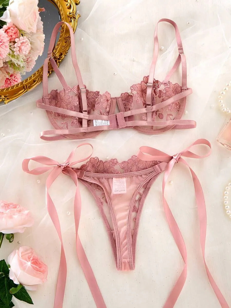 SHEIN Crystal Vow طقم ملابس داخلية من قطعتين بدانتيل وثونغ