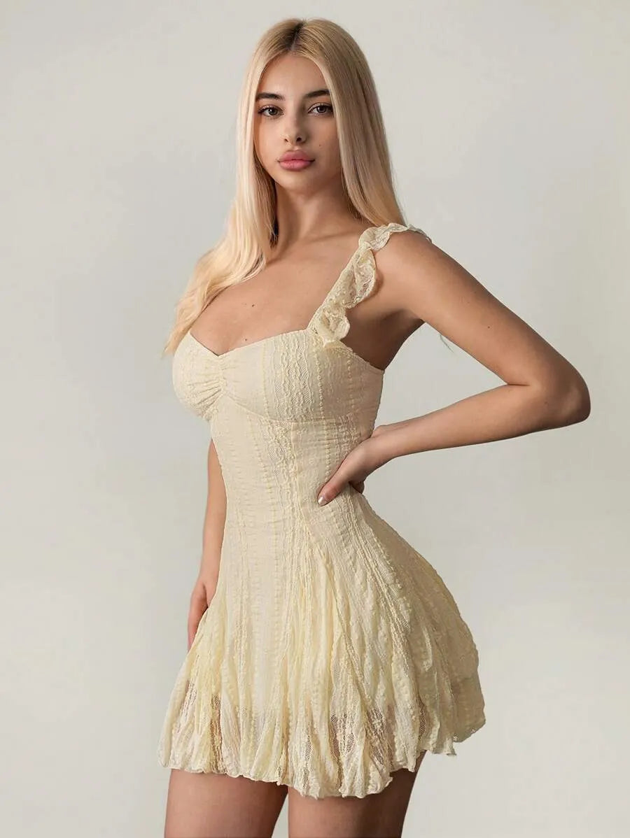 SHEIN Sweetina فستان بلون مشمشي ميني كامي من الدانتيل المفرغ وبظهر مكشوف