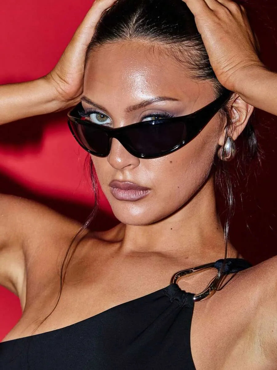 SHEIN نظارة شمسية عصرية ملفوفة بإطار كامل بلون أسود
