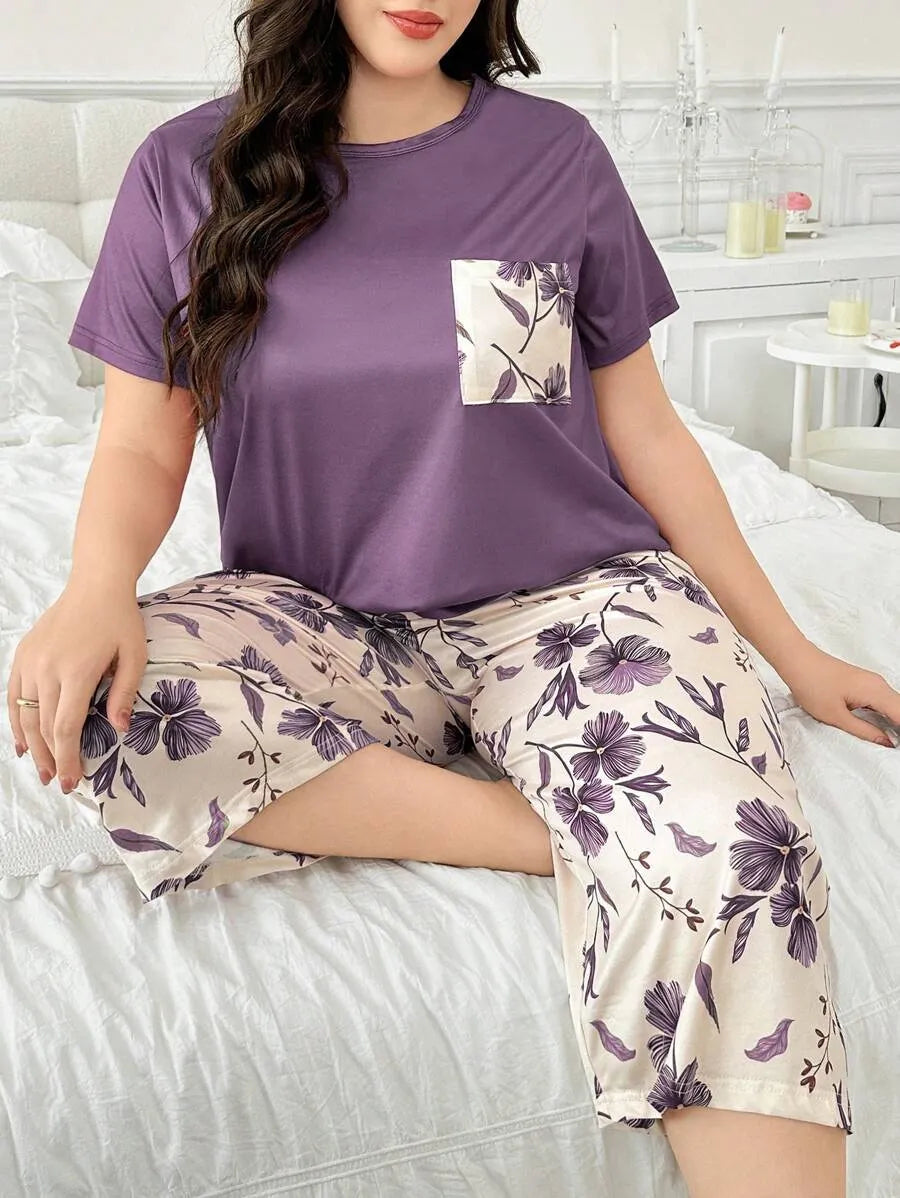 SHEIN طقم نسائي بلون أرجواني مزين بالزهور بأكمام قصيرة وبنطال كابري