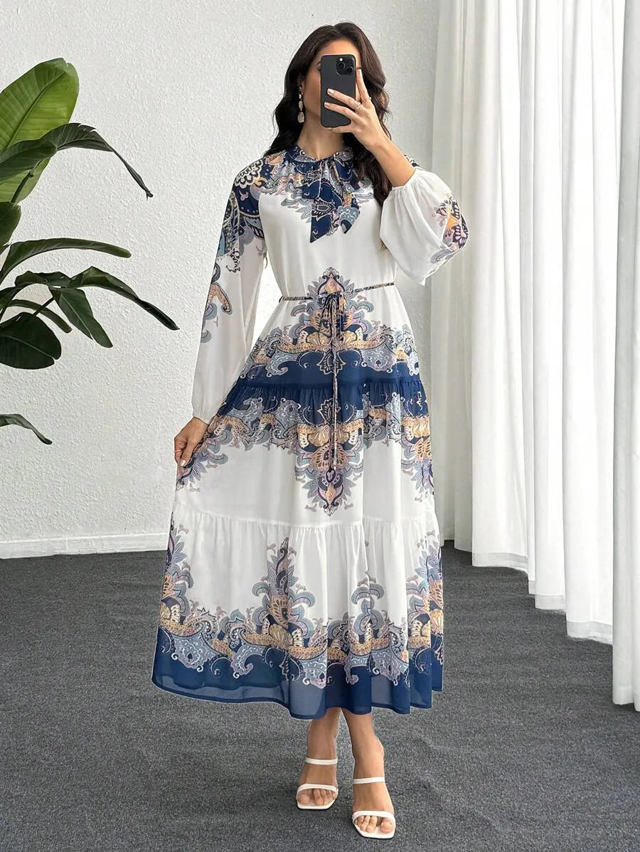 SHEIN Lacomfia فستان طويل بربطة أمامية وأكمام فوانيس بنقشة باروكو بلون أزرق