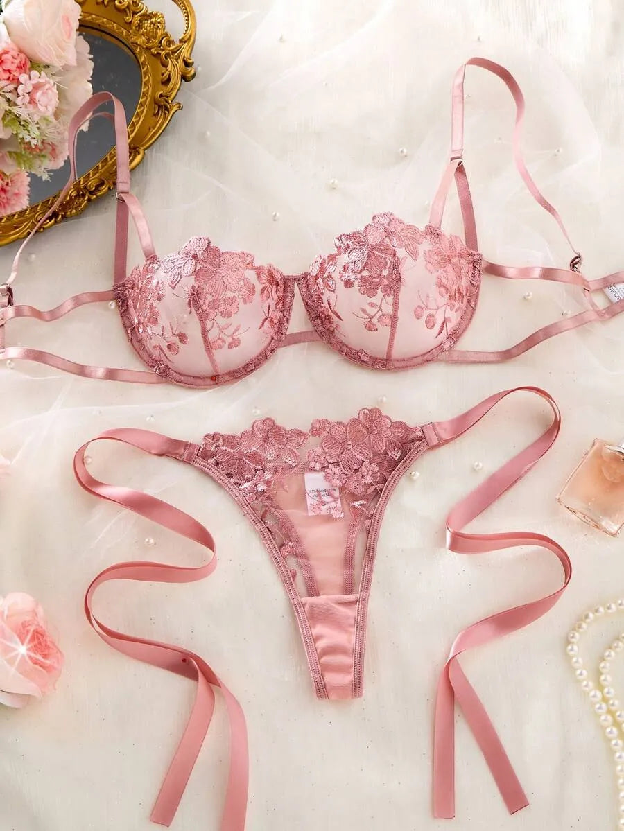 SHEIN Crystal Vow طقم ملابس داخلية من قطعتين بدانتيل وثونغ