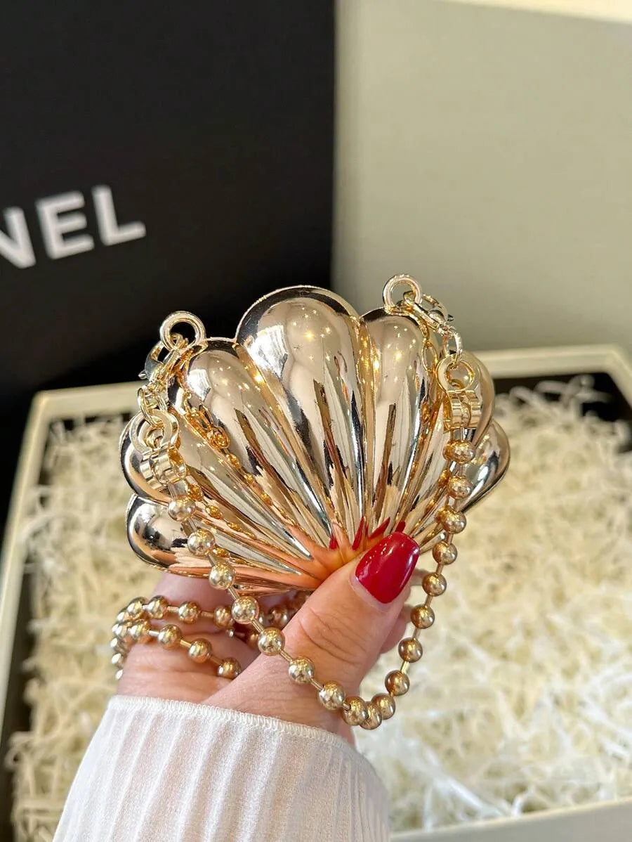 SHEIN حقيبة يد صغيرة بشكل صدفة للكروس بسلسلة معدنية لعشاق الموضة والسهرات