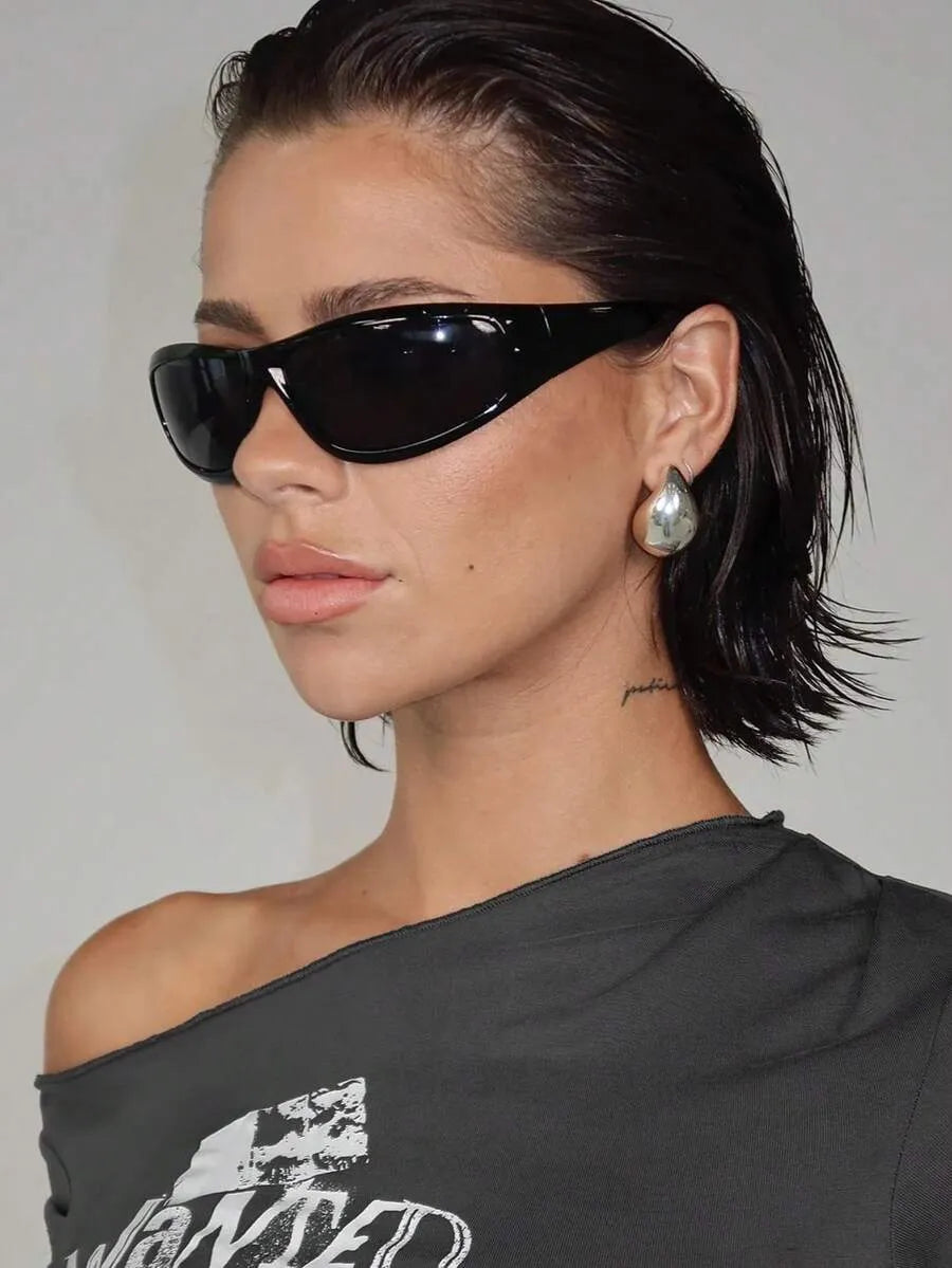 SHEIN نظارة شمسية عصرية ملفوفة بإطار كامل بلون أسود